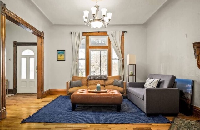 Victorian Escape, 3BR/2BA 30+Day, Whittier