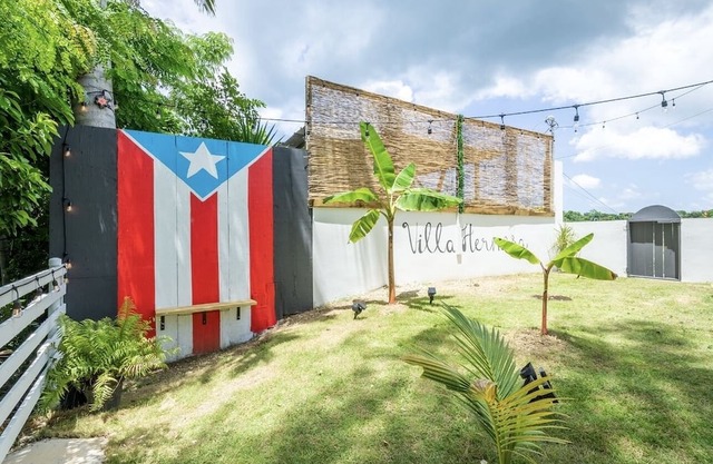 Spacious Villa near Beach w/ King Beds + Soaking Tub