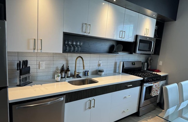 Cozy minimalist 2BR 2BA apt 30mins from NYC 15mins from airport & American Dream