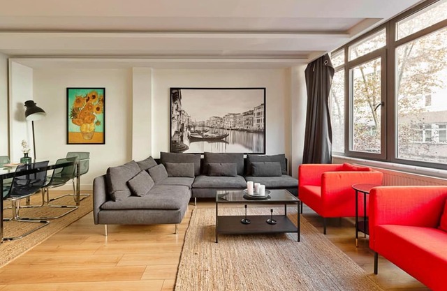 Sleek and Central Flat with Backyard in Besiktas