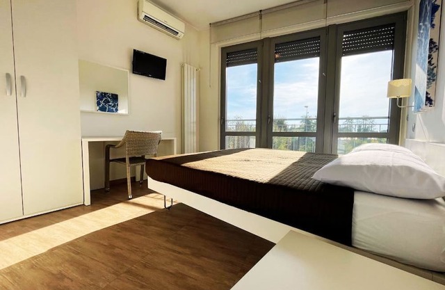 Modern master bedroom 10 minutes from highway toll booth