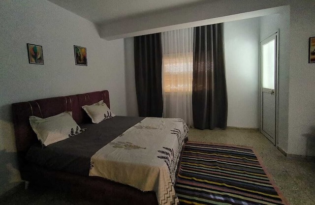 Charming 3-bedroom Apartment in Cité Habib, Sfax, Tunisia With TV and AC 🌿