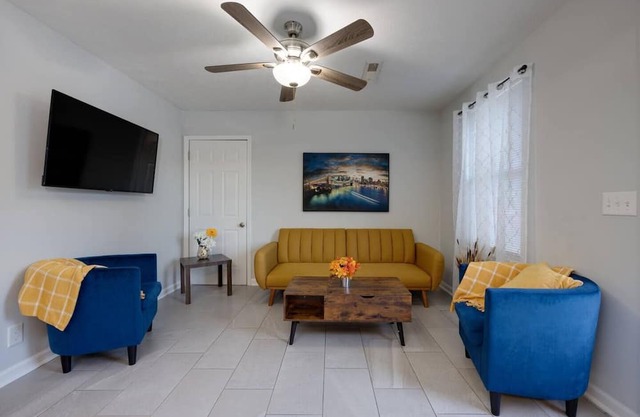 Plush in Nash | TVs in All Rooms | Broadway Fun!
