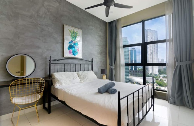 A Stylish Apt @ Arte MK, Free Parking, KLCC View