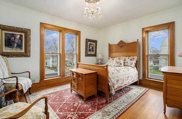 The Chandelier Bed & Breakfast ROOM#5