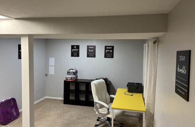 Vibrant, comfortable home in Arvada. Close to great eats and beautiful views!!!