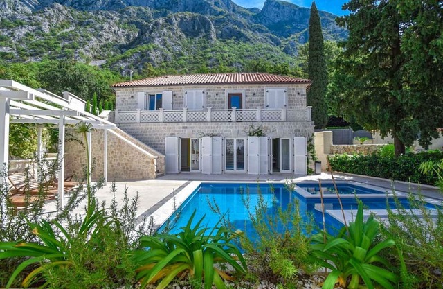 Villa Olivera - Seven Bedroom Villa, Sleeps 16