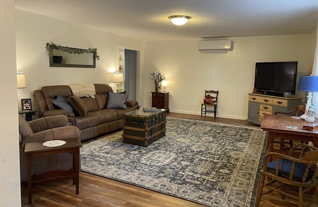 Cozy and warm home in the heart of the Katahdin region. Close to trails!