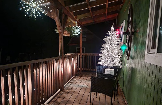 Sweet Little Carriage House tucked into The Willamette National Forest