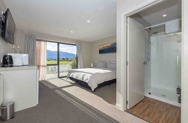 Stunning lake and mountain views on your door step