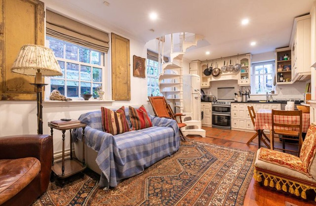 Character Cottage In Historic Hampstead