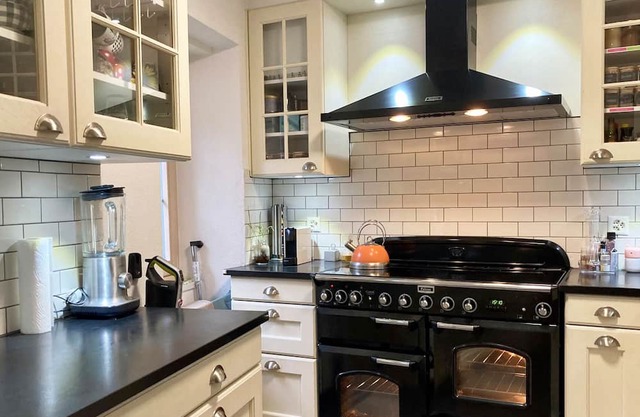 Former winegrower's triplex near public transport
