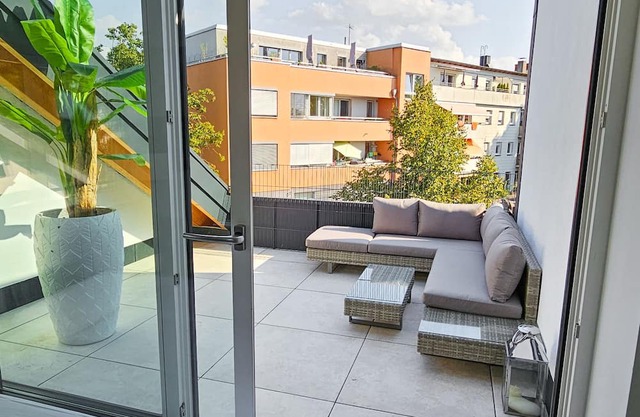 Schöne Dachgeschoss Neubau 80m² Wohnung mit Dachterasse