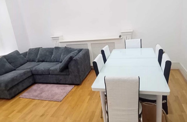 Charming 2-Bed Apartment in Wolverhampton