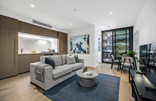 Urban Riverside Retreat