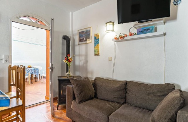 Spacious vacation home in the charming village of Facinas on the edge of Los Alcornocales Natural Pa