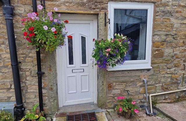 4 bed charming, Family-friendly cottage, built in 1694