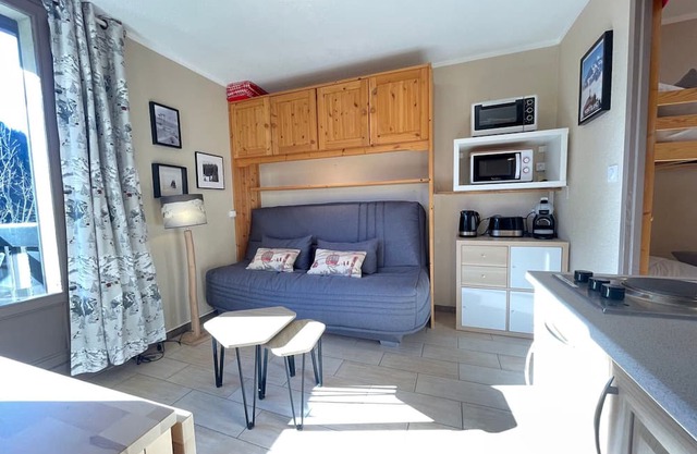 Quiet studio in Notre-Dame-de-Bellecombe with private parking