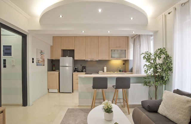 Blue Dream Modern Piraeus Apt, Walk to Beach