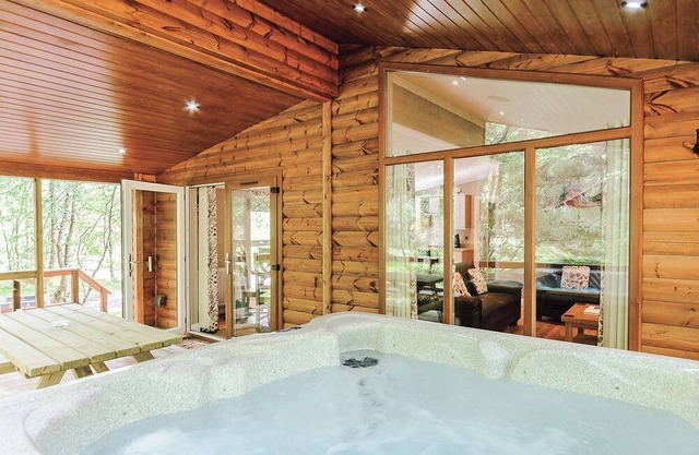 3 bedroom accommodation in Freehay, Cheadle
