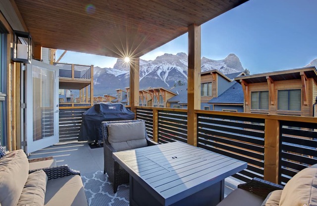 White Spruce 209 | Palatial Condo + Hot Tub Access