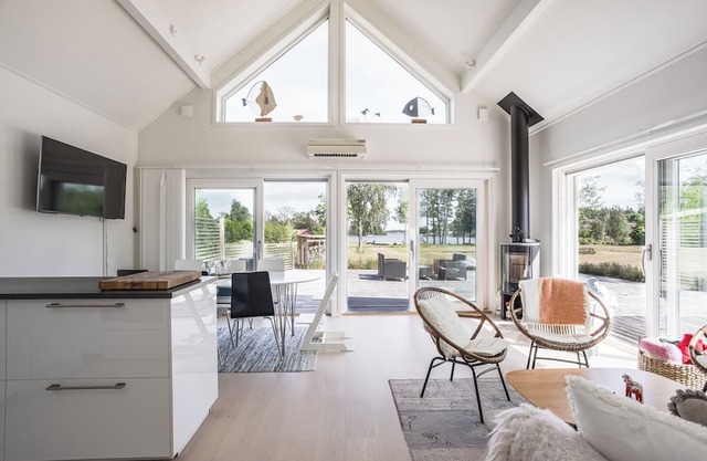 Lakeside Family Home in Gräddö