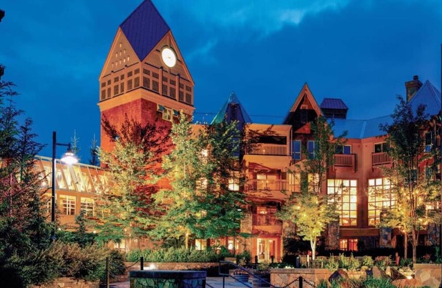 Luxury 2BR Hilton resort | Base of Blackcomb | Pool, Spa, Waterslide, Kitchen