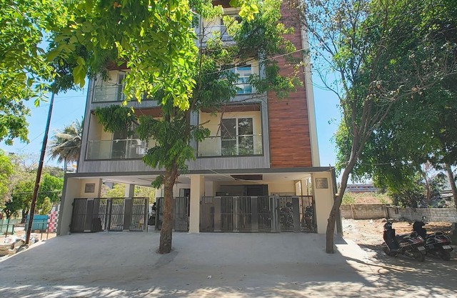 Peaceful 1BHK with Balcony, Wifi