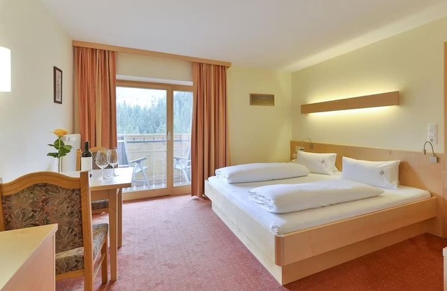 Standard double room with breakfast - Berghotel Madlener