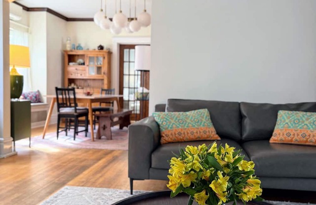 Beautiful third ward home with hot tub and close to Downtown and University.