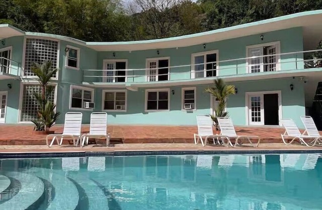 Torraille Waterfall Villas