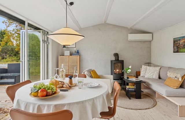 "Gun" - 300m to the fjord by Interhome