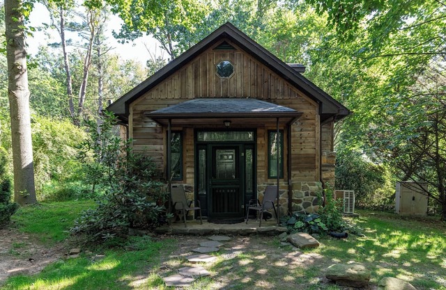 Cozy Cabin on the River