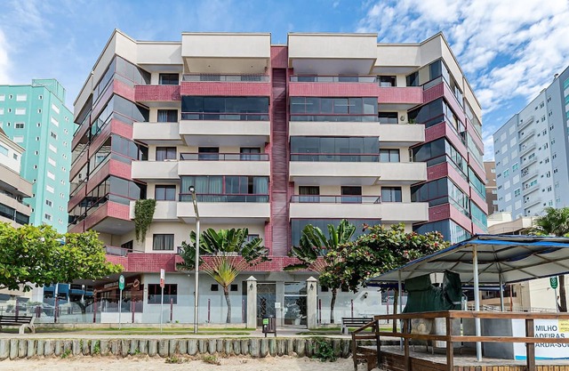 Apartments in a Beachfront Building at Meia Praia, Itapema - Evbs