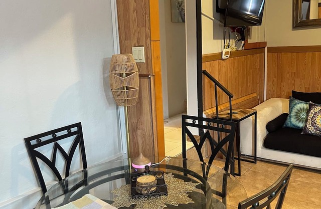 Cozy Spacious Cottage Styled Apartment