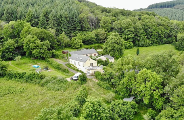 Large, renovated country house. Children and pets welcome!