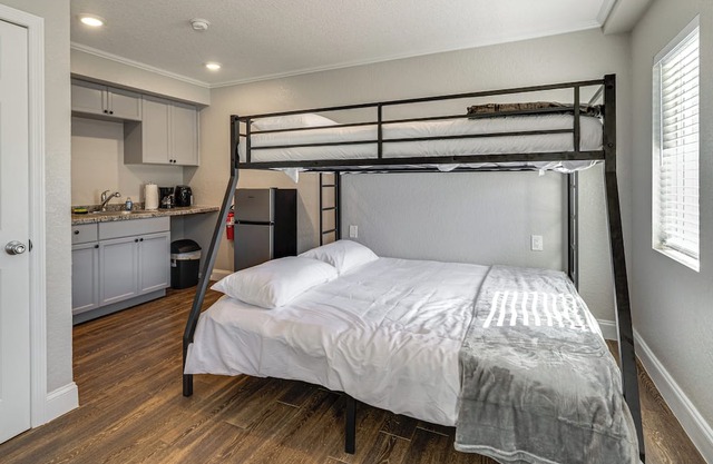 2 Mi to Chassahowitzka River! Cozy Resort Studio