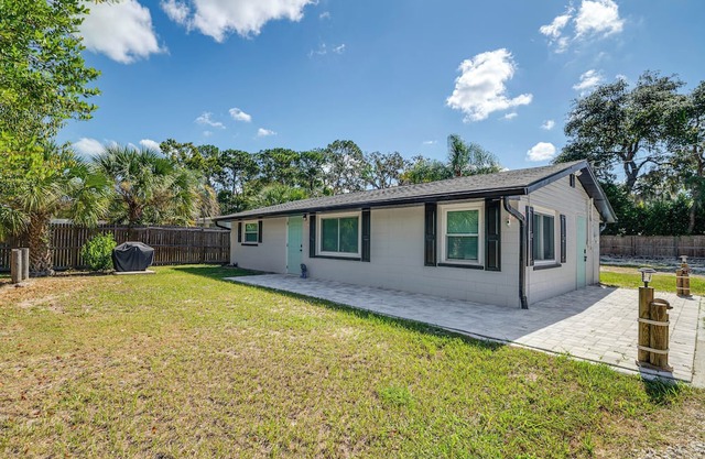 2 Mi to 7 Sisters Springs! Home w/Resort Perks