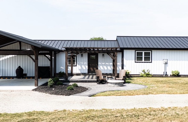 Charming LaGrange 3-bedroom cottage less than 10 minutes from Shipshewana, IN!