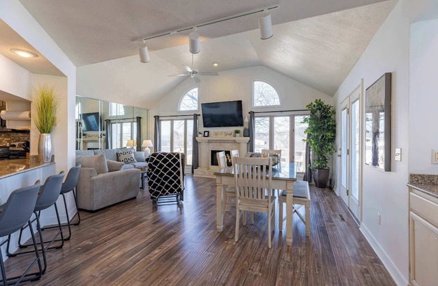 Large 3 BR/2.5BTH Villa