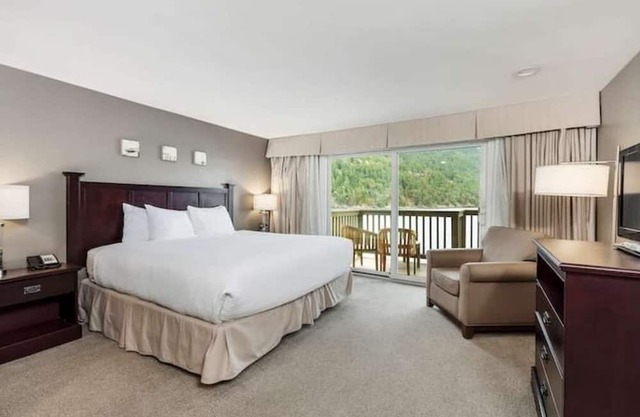 Bayside Waterfront King Ocean Views King Bed Pool