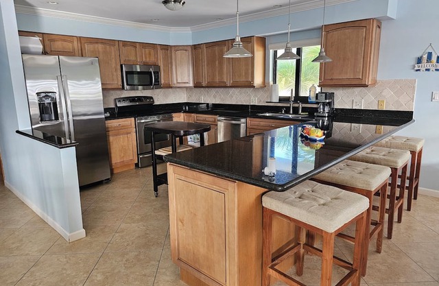 Tranquil 3-bedroom 2 bathroom house bay and ocean access with dock and boat lift