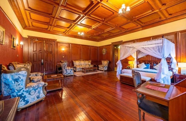 Penthouse Suite Ideal For Couple Stay | Free Parking & Refreshing Outdoor Pool