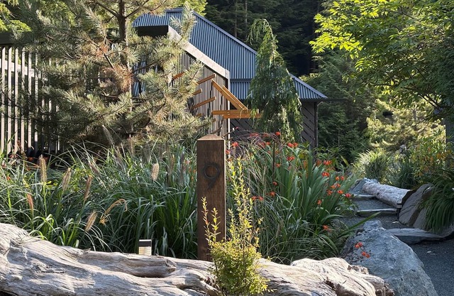 Ebb Cottage #9. Modern, Nordic Cabin. Hot Tub. Outdoor Shower