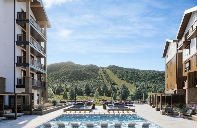 Cozy Queen Room | Mountain Views, Ski Access & Spa