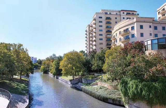 Wyndham La Cascada resort 2 bedroom/2 bath unit by Riverwalk in San Antonio