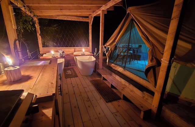 NEW! Site 3 at Coyote Hollow Park with private soaking tubs
