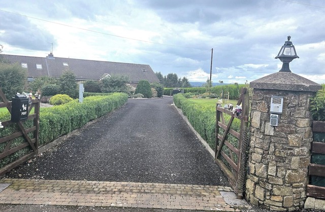 🌿 Countryside Chalet with Spectacular Views – Sleeps Large Groups