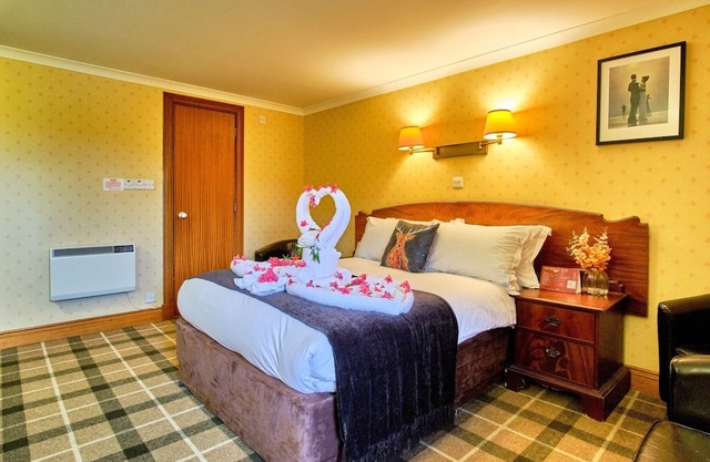 Mountain Retreat + Indoor Games, Breakfast, Gardens & Easy Access to Loch Lomond