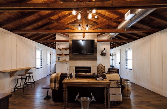 Luxury Lodge w/Hot Tub, Fire Pit & Scenic Trails on 450-Acre Ohio Wine Country
